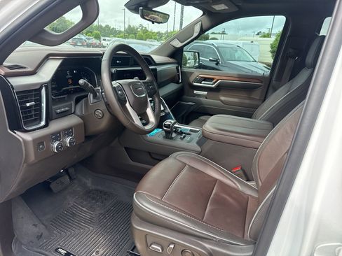 Used 2023 GMC Sierra 1500 Denali w/ Technology Package AWD/4WD image 9