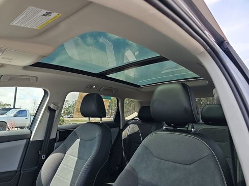 Used 2022 Volkswagen Taos SE w/ Panoramic Sunroof Package image 33