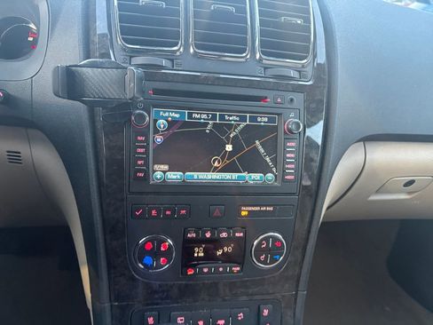 Used 2011 GMC Acadia Denali image 21