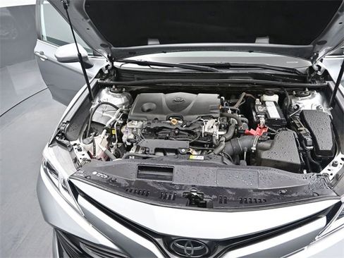 Used 2020 Toyota Camry LE image 19