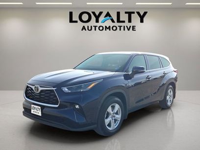 Used 2022 Toyota Highlander LE