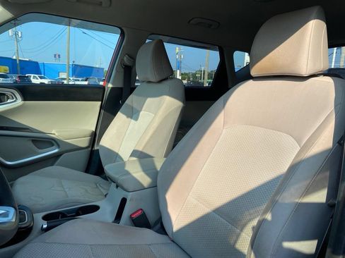 Used 2022 Kia Soul LX w/ Technology Package FWD image 9