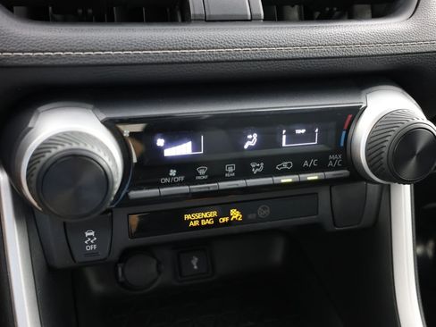 Used 2021 Toyota RAV4 LE FWD image 24