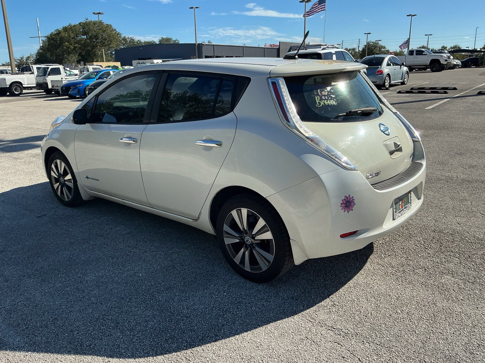 Used 2013 Nissan Leaf SL w/ Premium Pkg FWD image 6
