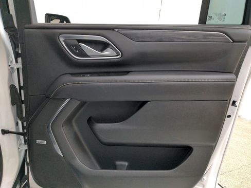 Used 2022 GMC Yukon XL SLT w/ SLT Premium Package image 36