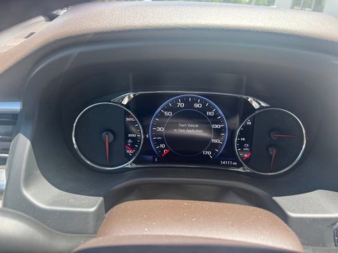 Certified 2023 GMC Acadia SLT w/ Technology Package FWD image 19