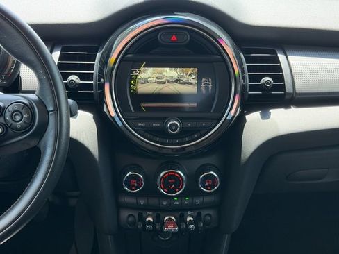 Used 2018 MINI Cooper 4-Door Hardtop FWD image 16