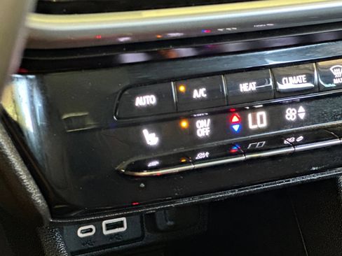 Used 2023 Chevrolet Bolt LT w/ Infotainment Package FWD image 28