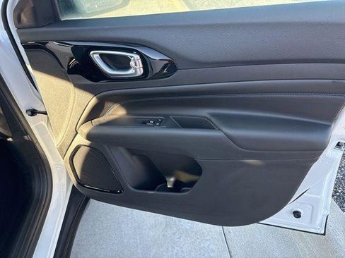 New 2026 Jeep Compass Latitude image 29