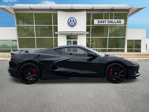 Used 2021 Chevrolet Corvette Stingray Premium Cpe w/ Z51 Performance Package RWD image 2