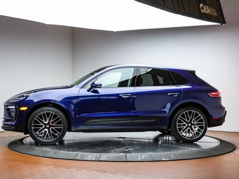 Used 2025 Porsche Macan image 2