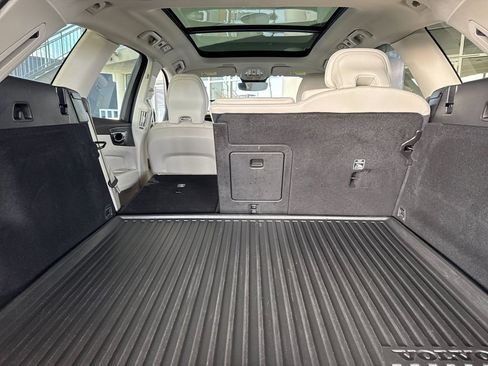 Certified 2023 Volvo XC60 B5 Plus w/ Climate Package AWD/4WD image 14