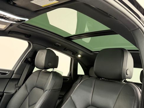 Certified 2025 Porsche Macan AWD/4WD image 24