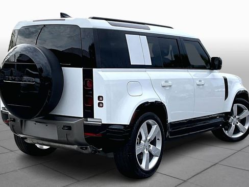 Used 2025 Land Rover Defender 110 X-Dynamic SE image 11