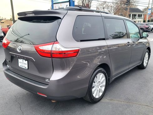 Used 2017 Toyota Sienna LE image 5