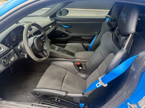 Certified 2025 Porsche 718 Cayman GT4 RS RWD image 4