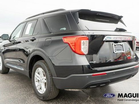 Used 2023 Ford Explorer XLT AWD/4WD image 8
