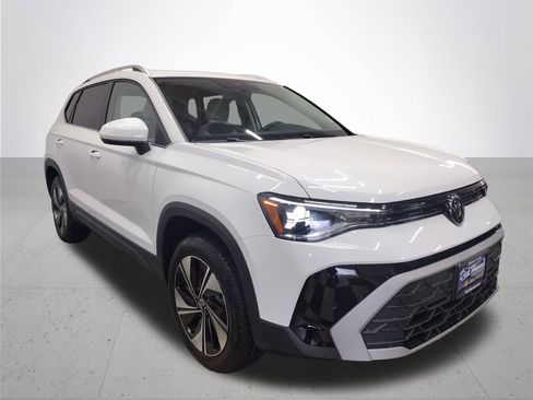 New 2025 Volkswagen Taos SE image 4