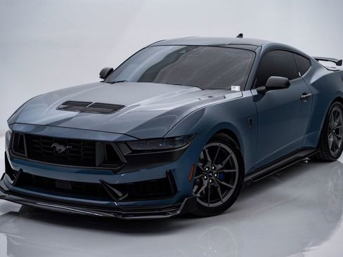 Used 2025 Ford Mustang Dark Horse image 3