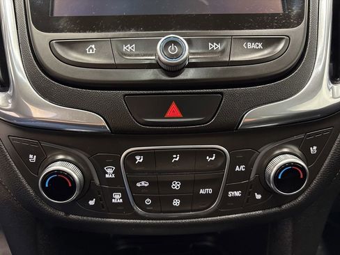 Used 2018 Chevrolet Equinox Premier AWD/4WD image 20