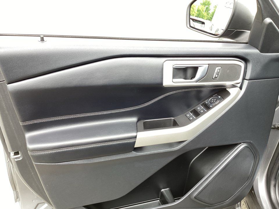 Used 2022 Ford Explorer XLT AWD/4WD image 36