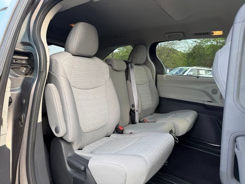 Used 2022 Toyota Sienna LE FWD image 26