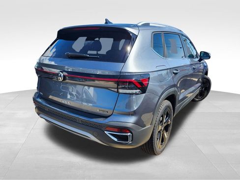 New 2025 Volkswagen Taos SEL image 6