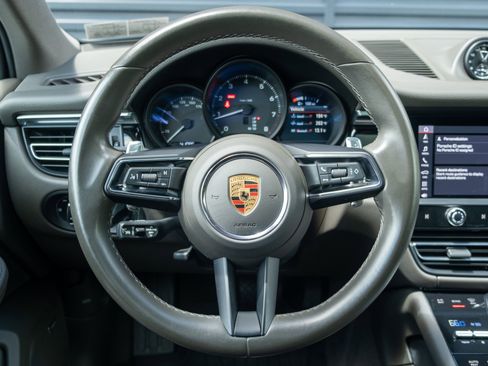 Used 2023 Porsche Macan AWD/4WD image 25