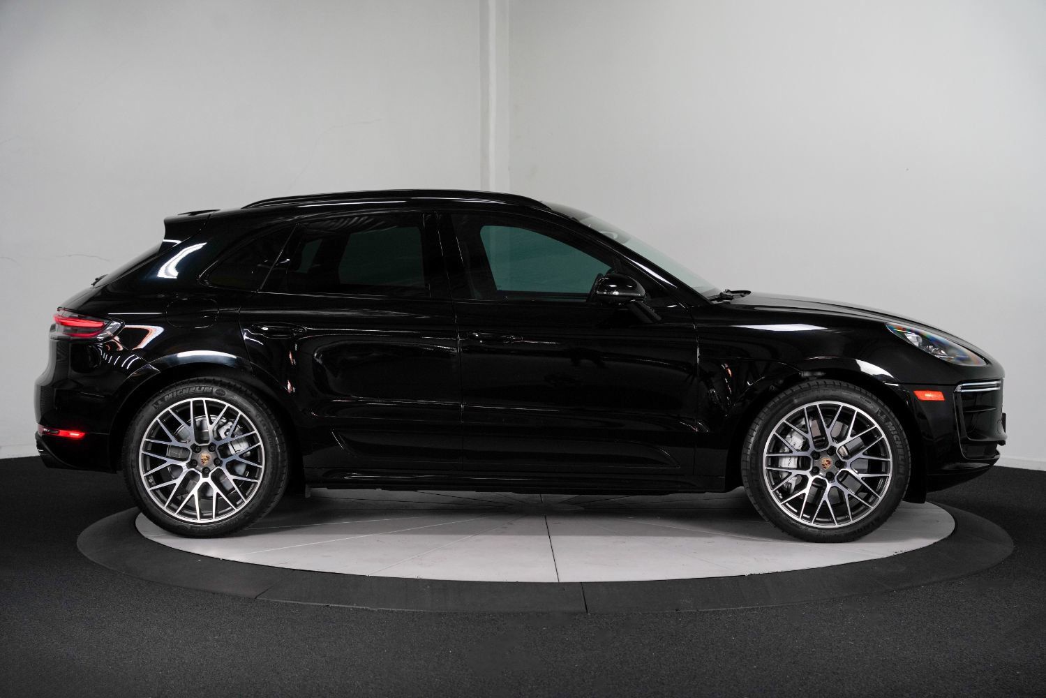 Used 2020 Porsche Macan Turbo AWD/4WD image 8