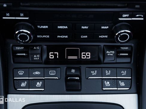 Used 2017 Porsche 911 Turbo S image 31