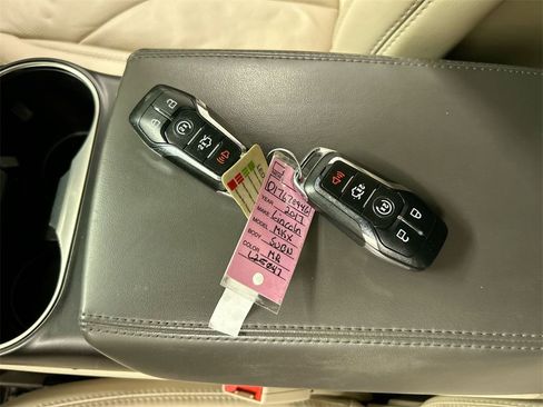 Used 2017 Lincoln MKX Reserve image 12