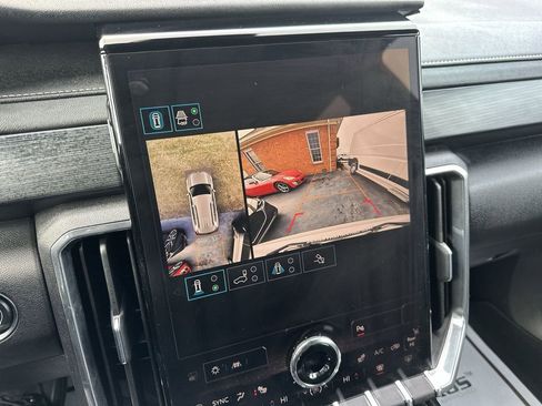 Used 2025 GMC Acadia Elevation image 17