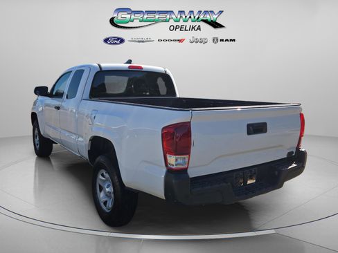 Used 2020 Toyota Tacoma SR image 5
