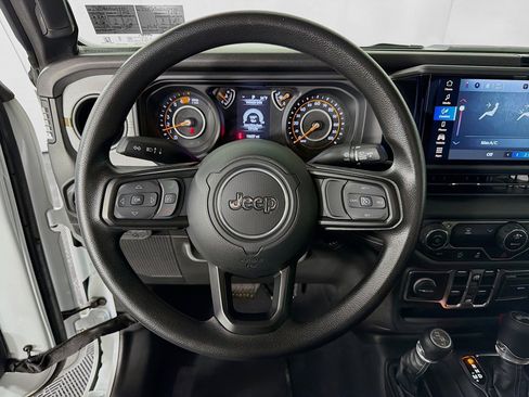 Used 2025 Jeep Wrangler Sport image 13