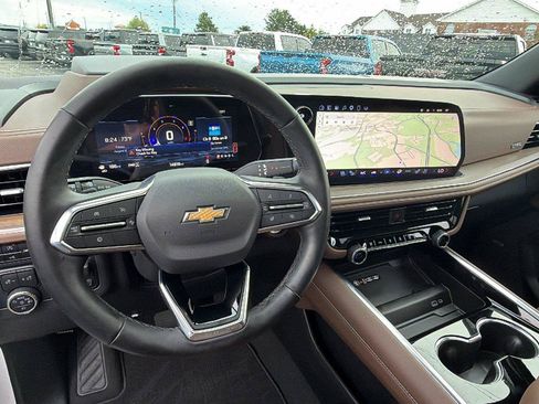 Used 2025 Chevrolet Tahoe High Country AWD/4WD image 4