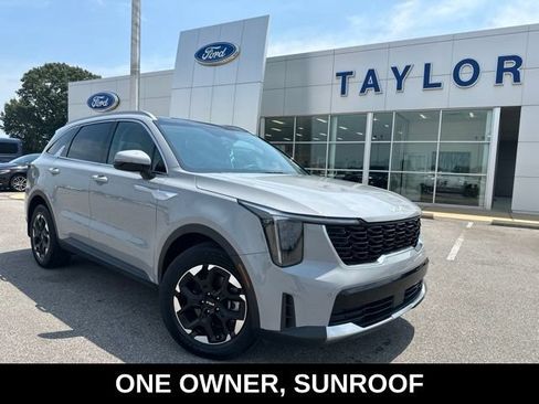 Used 2025 Kia Sorento S w/ Panoramic Sunroof Package FWD image 1