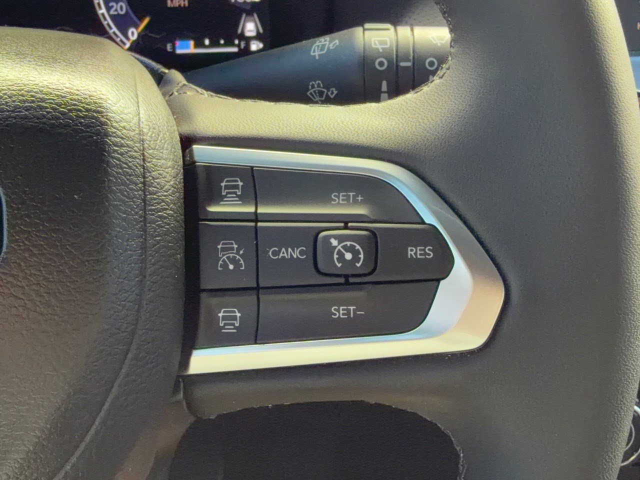 Used 2025 Jeep Compass Limited w/ High Altitude Package AWD/4WD image 19