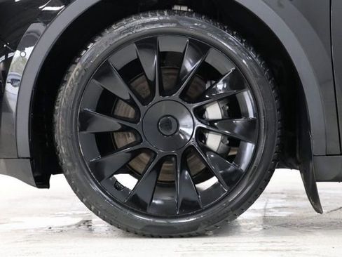 Used 2021 Tesla Model Y Long Range image 9