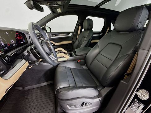 Certified 2024 Porsche Cayenne AWD/4WD image 5