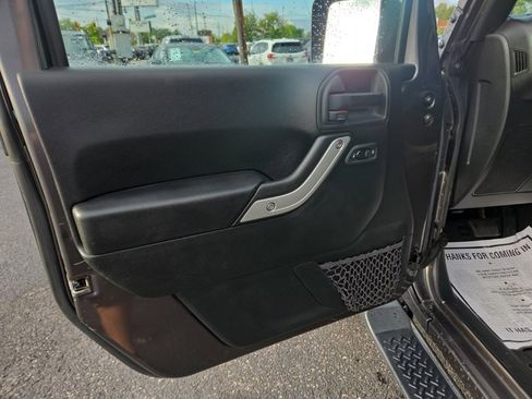 Used 2017 Jeep Wrangler Unlimited Sahara w/ Max Tow Package image 9