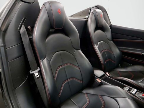 Used 2019 Ferrari 488 Spider RWD image 18