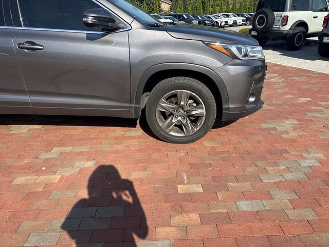Used 2018 Toyota Highlander Limited Platinum FWD image 17