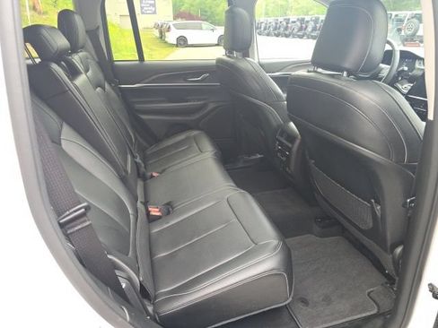 Used 2023 Jeep Grand Cherokee Limited AWD/4WD image 13