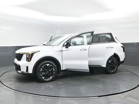 Used 2025 Kia Sorento S image 28