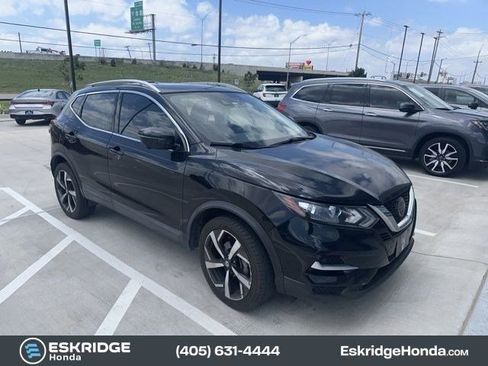 Used 2020 Nissan Rogue Sport SL FWD image 2