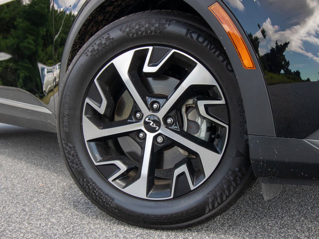 Used 2025 Kia Sportage EX FWD image 16