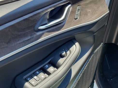 New 2026 Jeep Grand Cherokee Limited RWD image 17