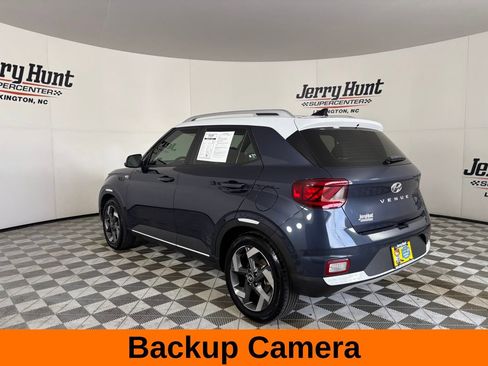 Used 2022 Hyundai Venue Limited image 7