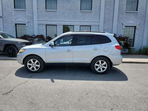 Used 2009 Hyundai Santa Fe Limited FWD image 2