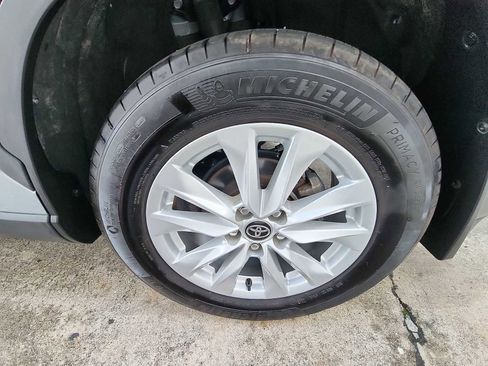 Used 2024 Toyota Corolla Cross LE image 11